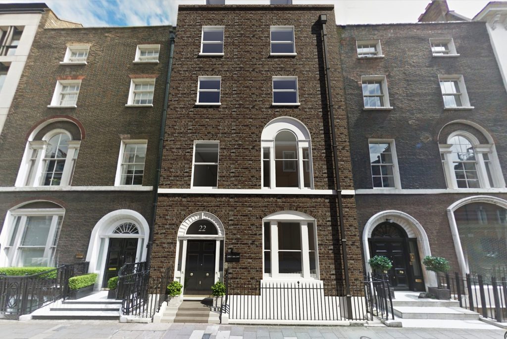 Cardi-Gallery22-Grafton-St-Mayfair-London.-Facade-of-the-gallery