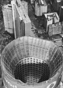 Daniela Comani - Johannesburg, dalla serie Planet Earth, 21st Century, 2019. Fotografia in bianco e nero su cartolina.14,7x10,4 cm.Courtesy l’artista e Galleria Milano