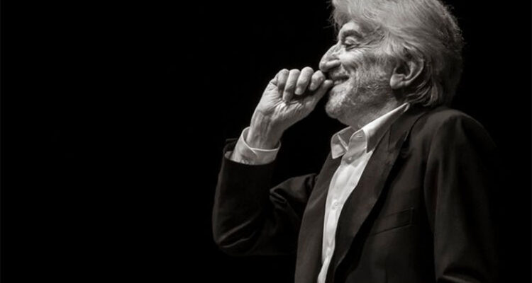 foto di Gigi Proietti locandina del film documentario di Edoardo Leo