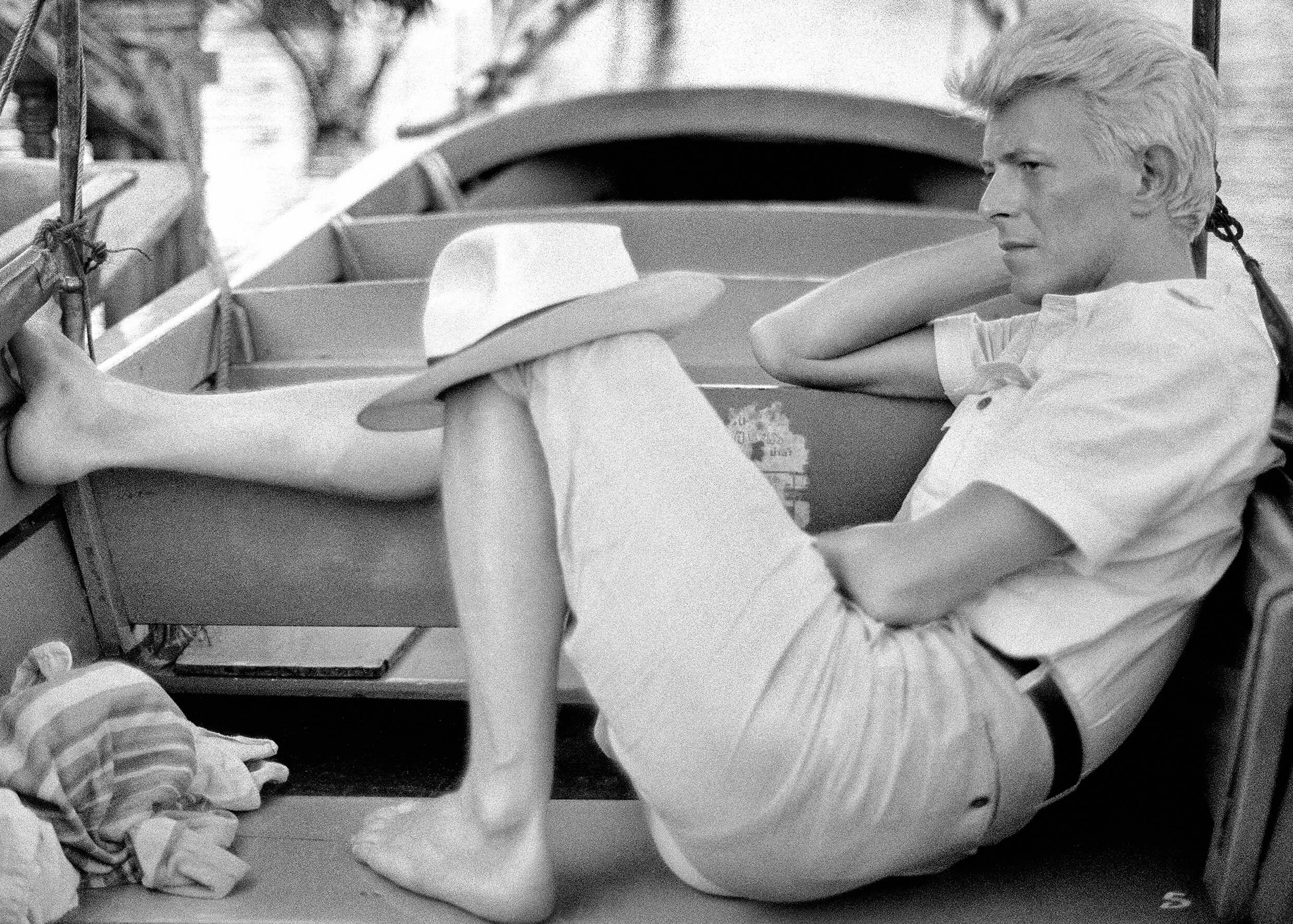 BOWIE UNSEEN UNHEARD.